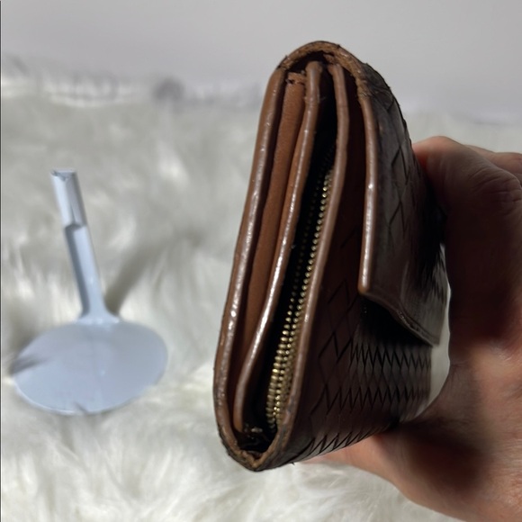 Bottega Veneta Brown Woven leather Long Wallet. p46 - Picture 8 of 11
